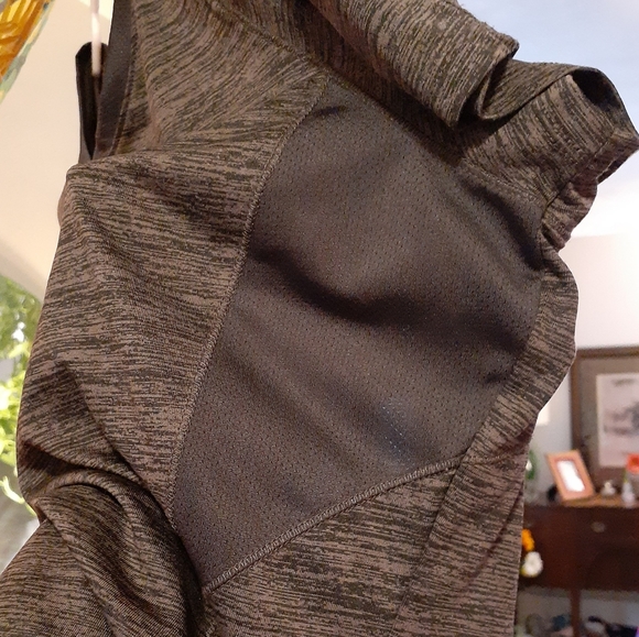 Top/Workout - Picture 7 of 10